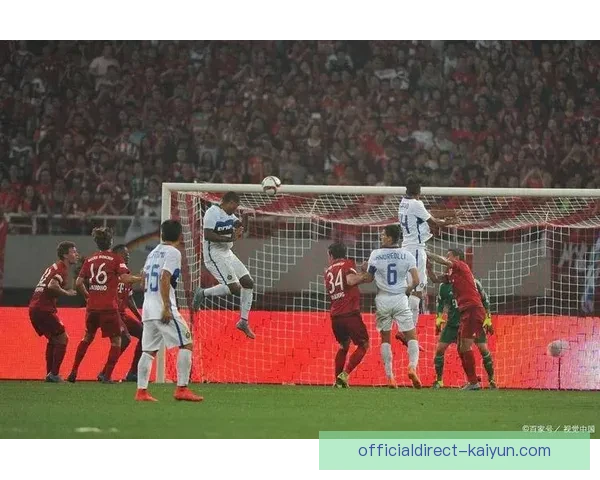 富勒姆防线崛起，英超赛季中表现愈发稳健，球队备受期待继续前行